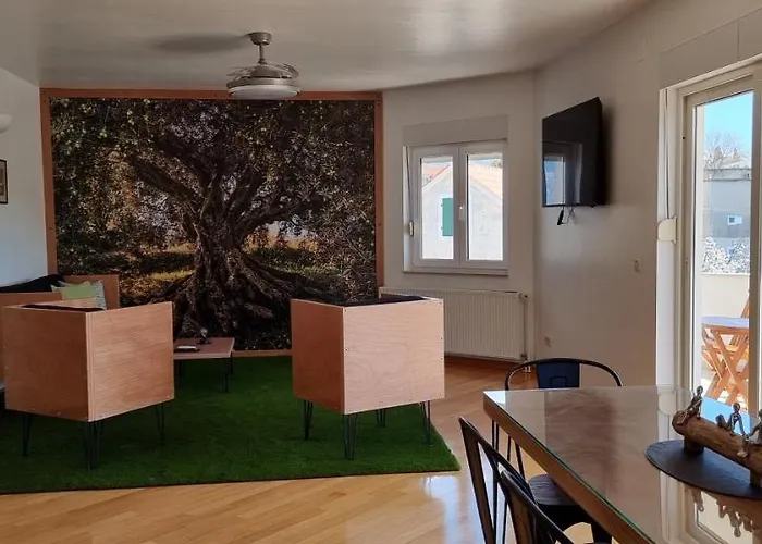 Gojini Dvori * Σπλιτ