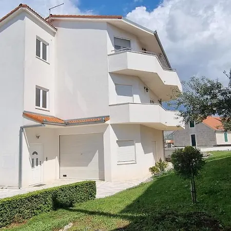 Gojini Dvori Apartment *
